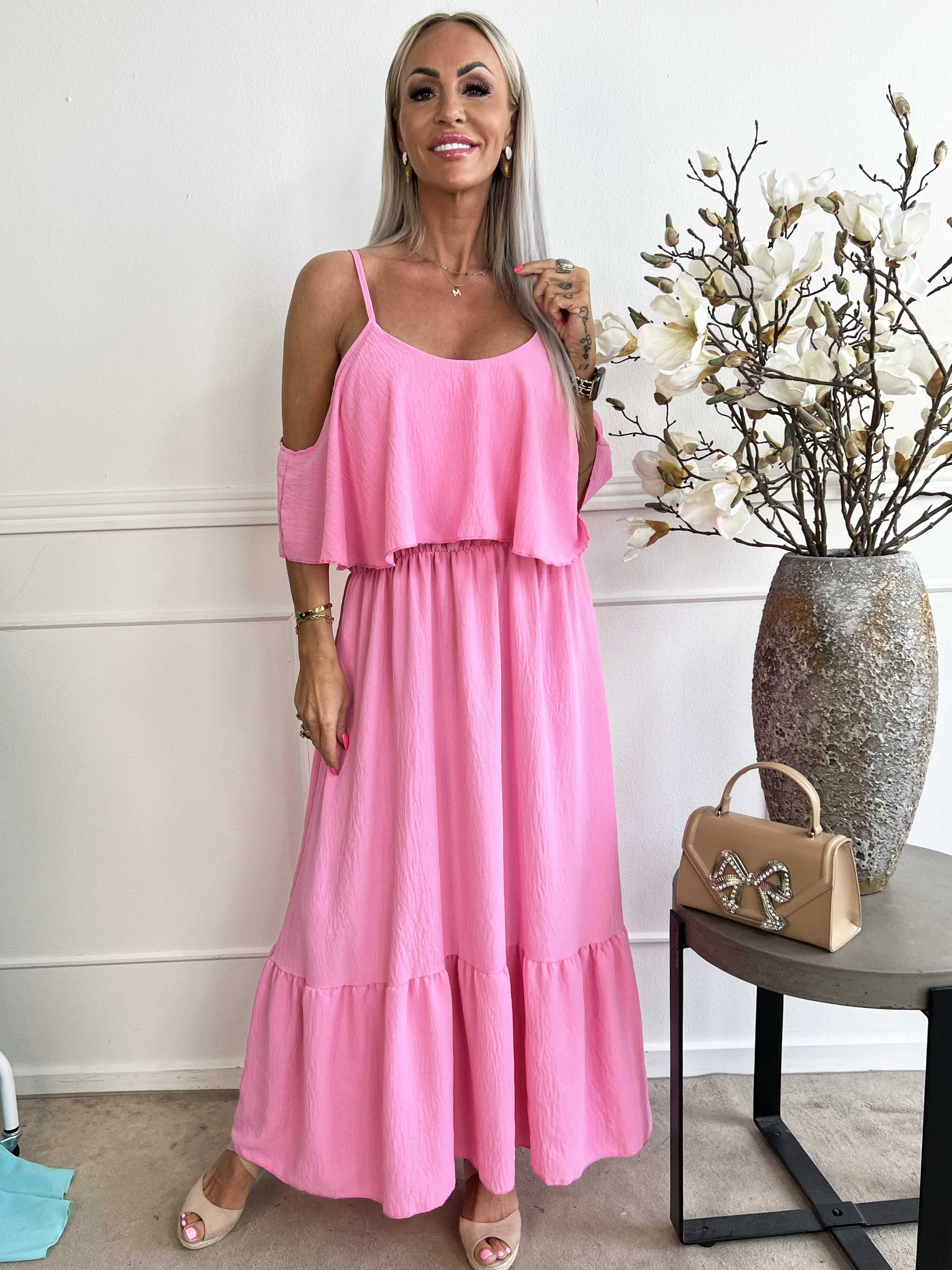 Adelisa - Sød lang stropkjole med flæser